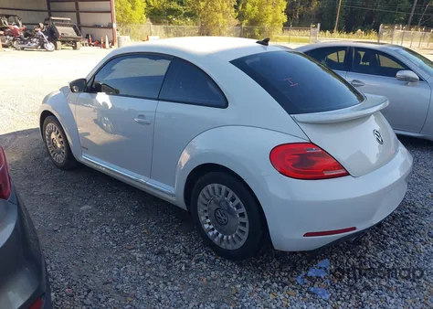 2015 Volkswagen Beetle 1.8T z USA, uszkodzony, nr VIN 3VWJ07AT4FM643962